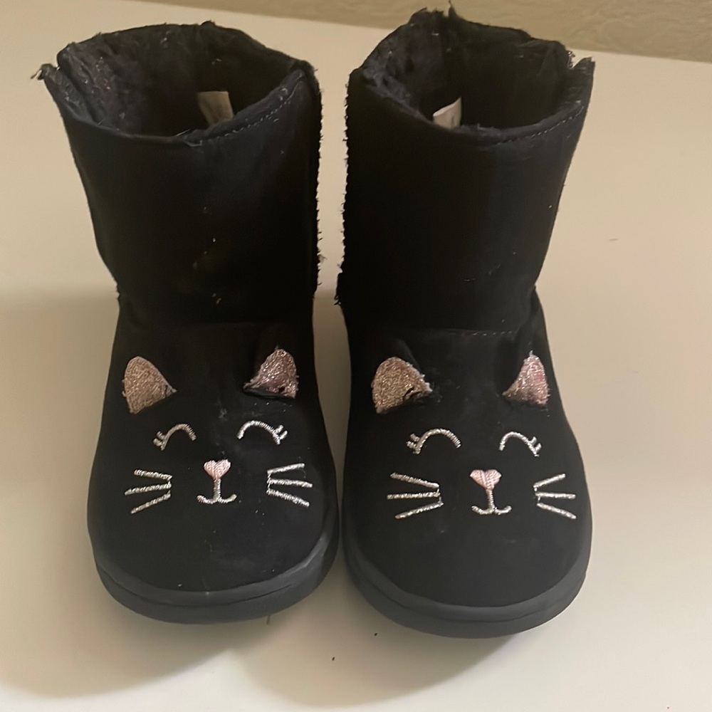 Black kitty boots